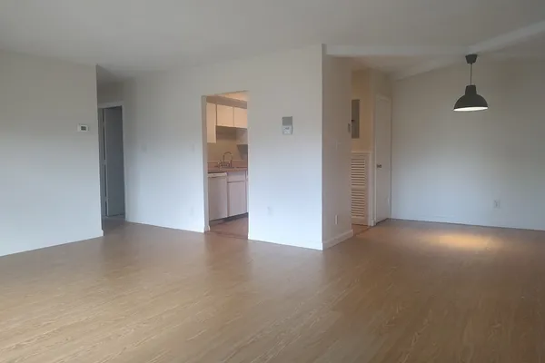 105 OAK LN 9