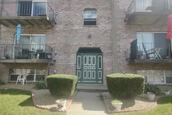 105 OAK LN 9