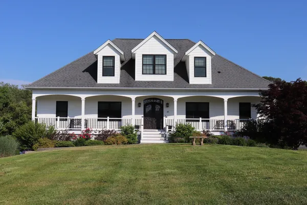 20 MEADOWBROOK LN
