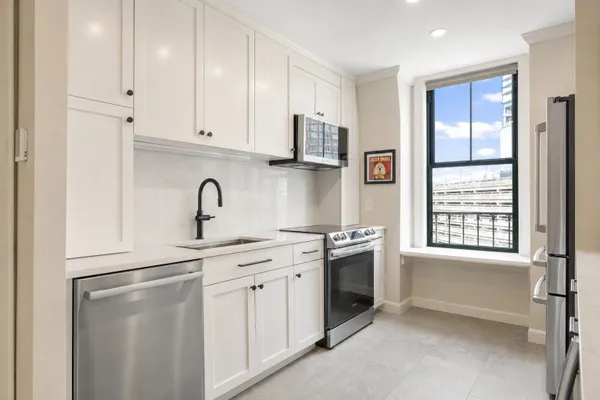 75 CLARENDON ST 602