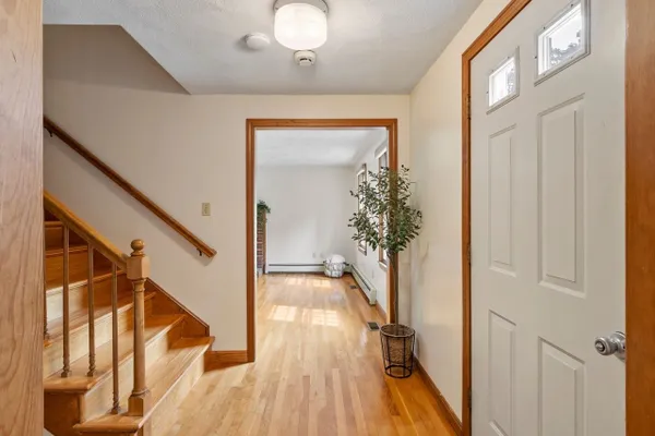 4 APPLE TREE LN