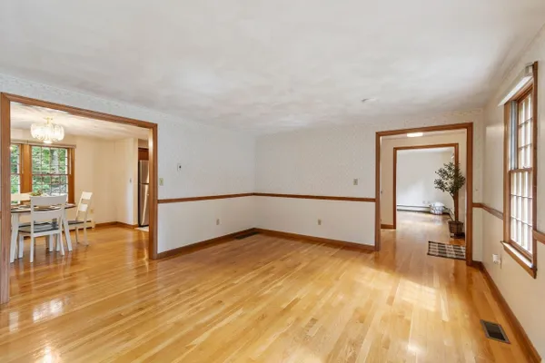 4 APPLE TREE LN
