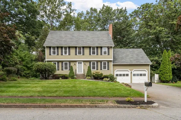 4 APPLE TREE LN