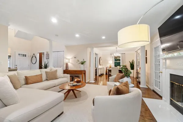 25 PICKMAN DR