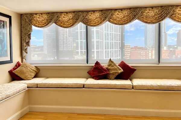 6 WHITTIER PL 14J