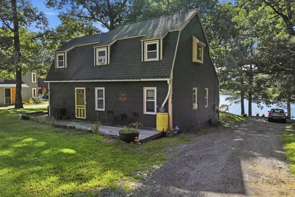 24 BRIARCLIFF LN B