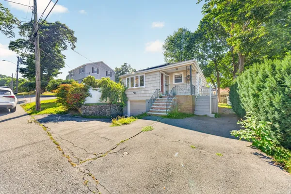 33 FAIRCHILD AVE