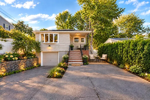 33 FAIRCHILD AVE