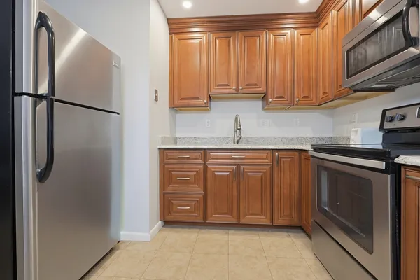 1185 ADAMS ST 17