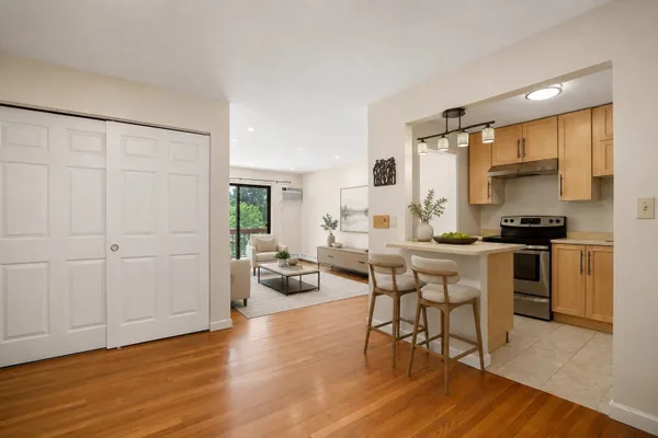 655 SAW MILL BROOK PKWY 20