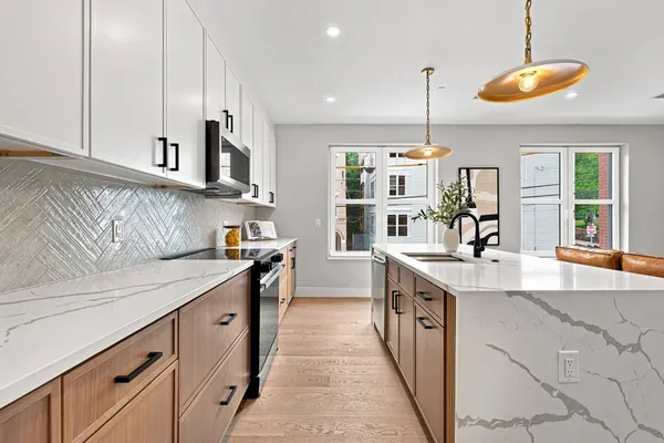 27 GUILD ST 202