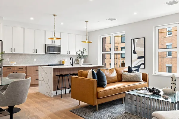 27 GUILD ST 202