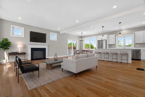 11 ISOLA LN