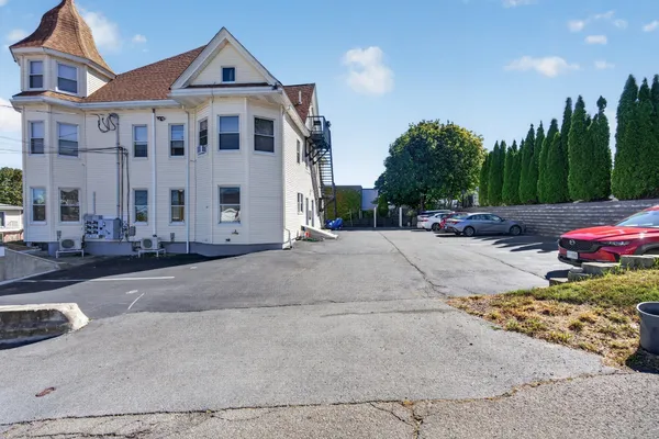 214 MALDEN ST 1