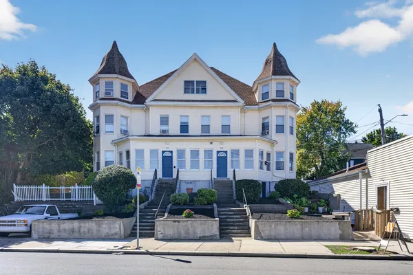 214 MALDEN ST 1