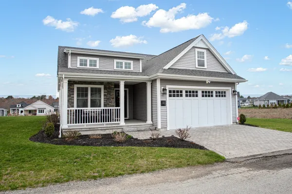 32 SOPHIA DR