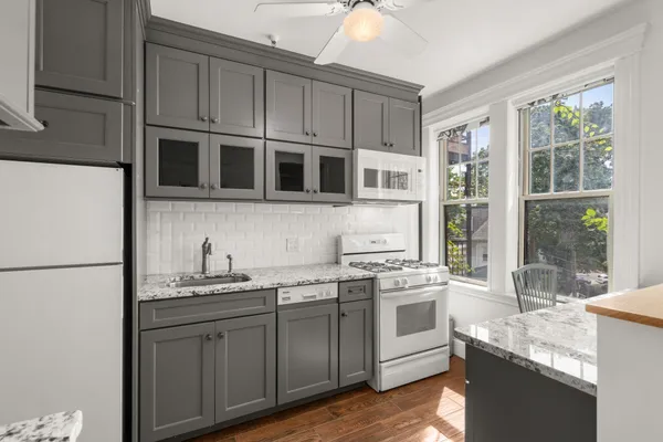 72 STRATHMORE 7B