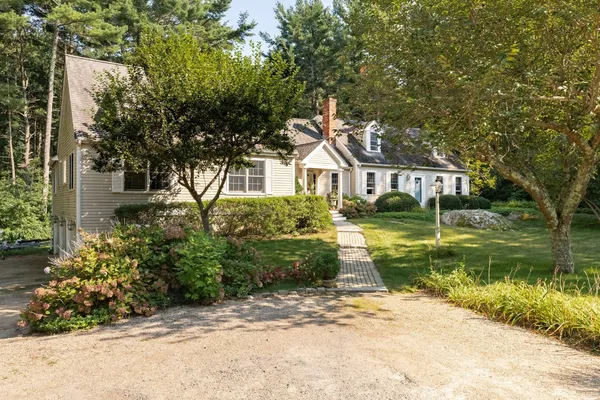 14 COPPER BEECH DR
