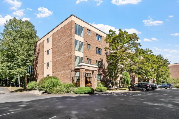 10 LEDGEWOOD WAY 10