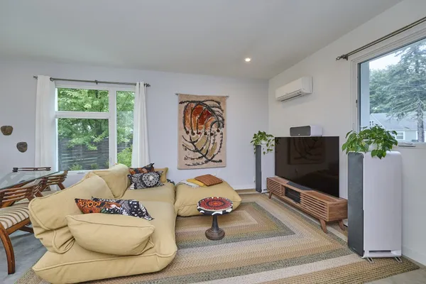 66 CATHERINE ST 66