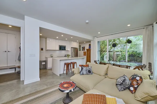 66 CATHERINE ST 66