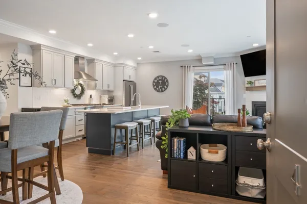 138 NEPONSET AVE 4
