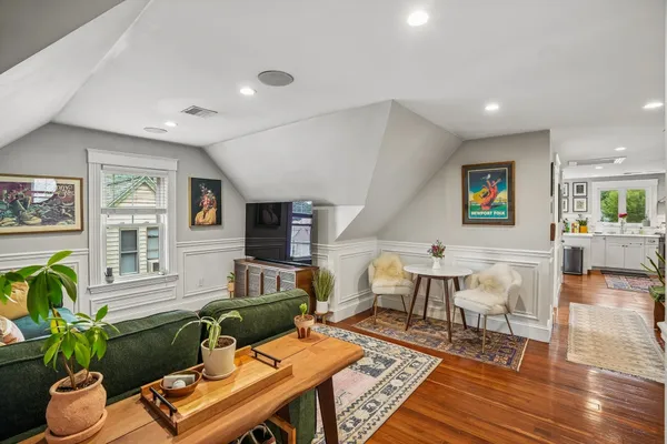 34 COLBERG AVE 3