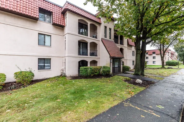 685 OAK ST 17-1