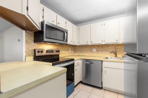 685 OAK ST 17-1