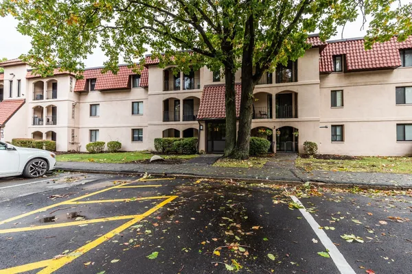 685 OAK ST 17-1