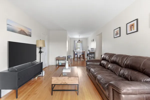 9 LENNON CT 13