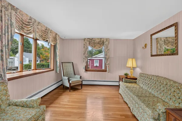 10 SQUIRE LN