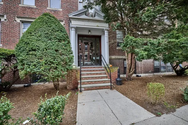 7 LOTHIAN RD B