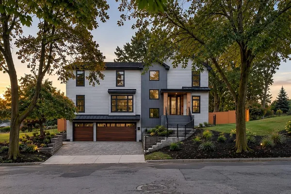 22 OLD COLONY RD