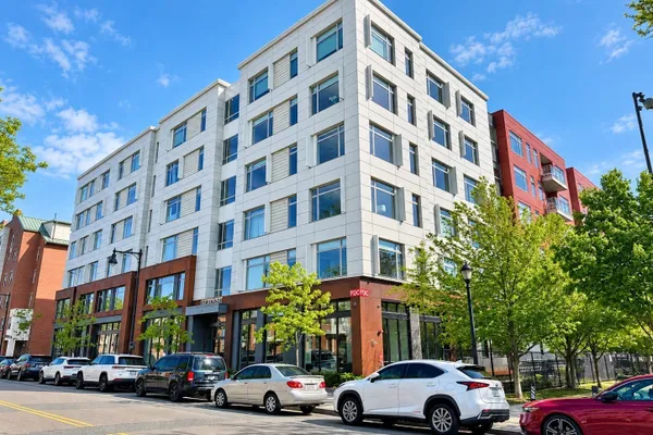 99 SUMNER ST 305