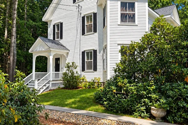43 UPLAND RD