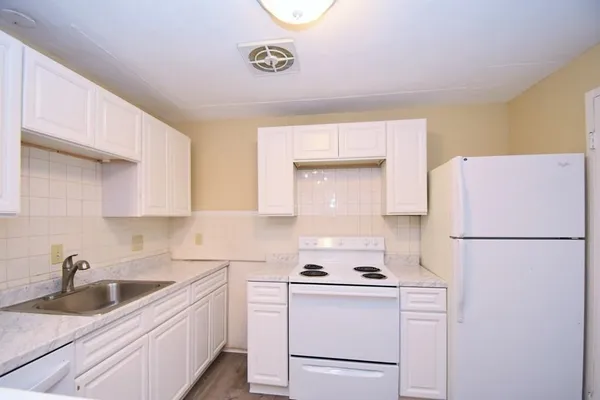 1105 LEXINGTON ST 7-3