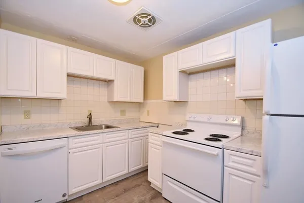 1105 LEXINGTON ST 7-3