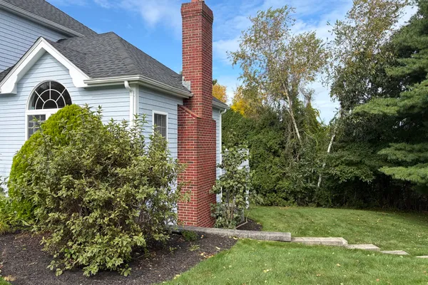 12 LONGVIEW DR