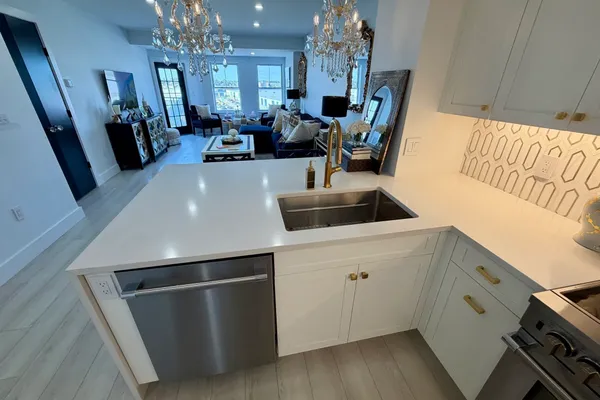 10 SEAPORT DR 2617