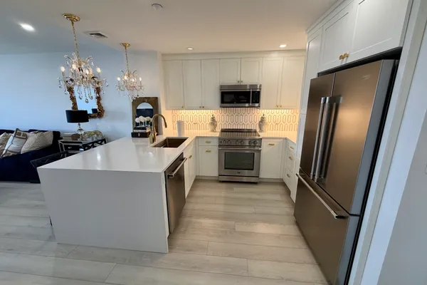 10 SEAPORT DR 2617