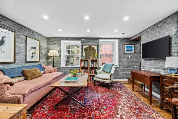 65 PINCKNEY ST 2