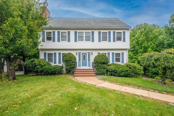 8 OTTER POND RD
