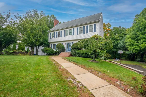 8 OTTER POND RD