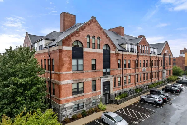 1022 HANCOCK ST 210