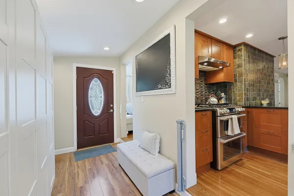 28 ELLIS AVE