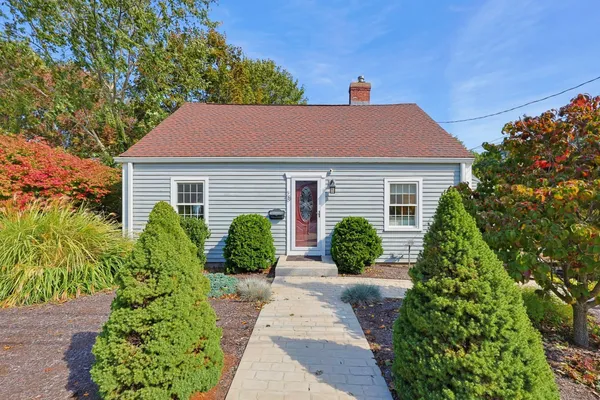 28 ELLIS AVE