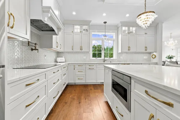 2 HAMPTON CT