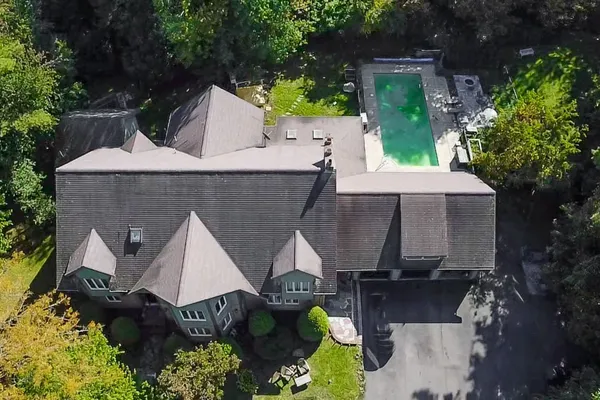 20 FOX HILL DR