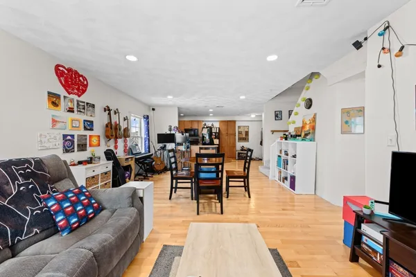 25 JAMES ST 7